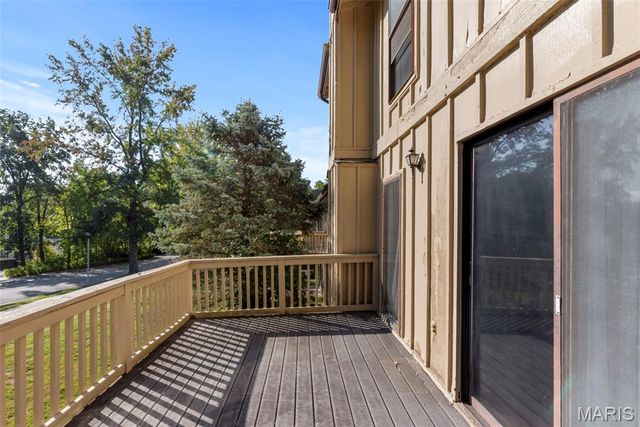 11054 Thousand Oaks Drive, St Louis, MO 63136