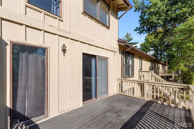 11054 Thousand Oaks Drive, St Louis, MO 63136