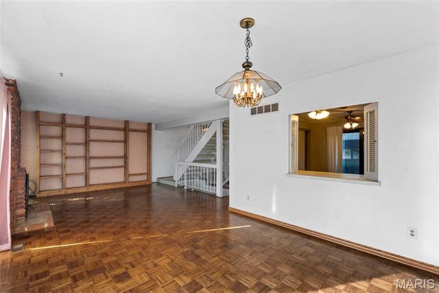 11054 Thousand Oaks Drive, St Louis, MO 63136