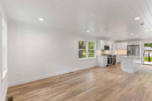 1205 State Street, Charlevoix, MI 49720