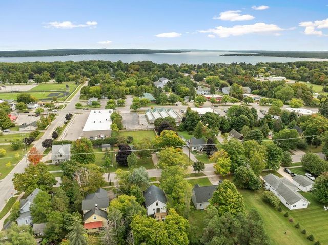 1205 State Street, Charlevoix, MI 49720