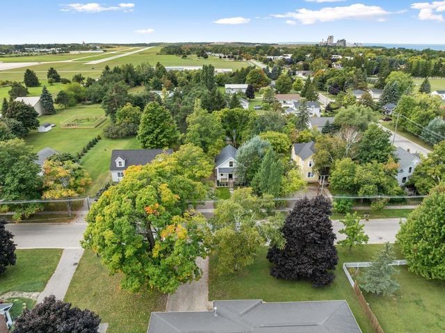 1205 State Street, Charlevoix, MI 49720