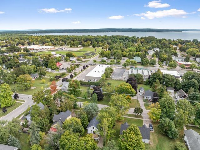 1205 State Street, Charlevoix, MI 49720