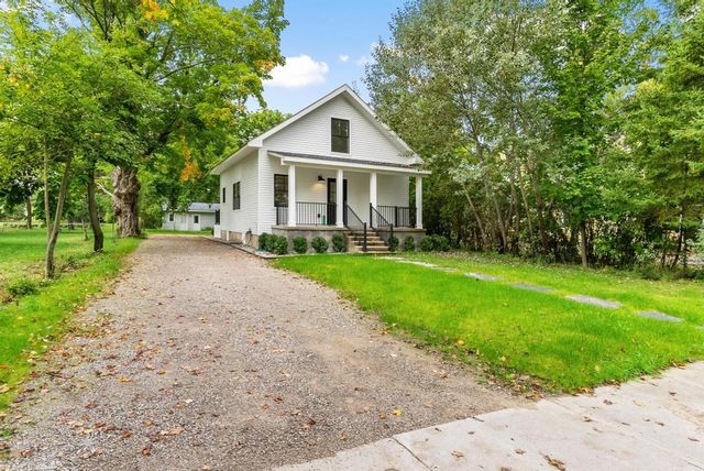 1205 State Street, Charlevoix, MI 49720