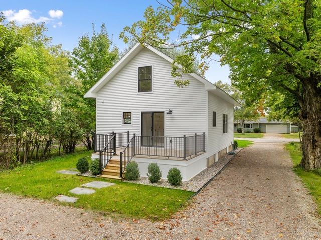 1205 State Street, Charlevoix, MI 49720