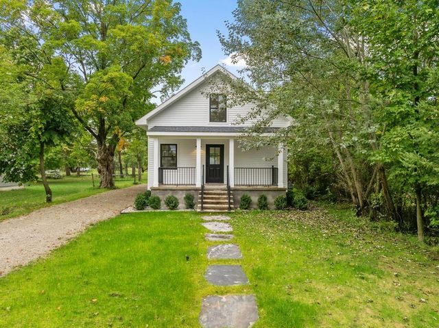 1205 State Street, Charlevoix, MI 49720