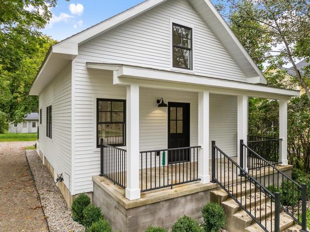 1205 State Street, Charlevoix, MI 49720