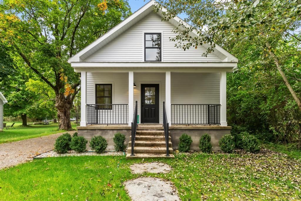 1205 State Street, Charlevoix, MI 49720