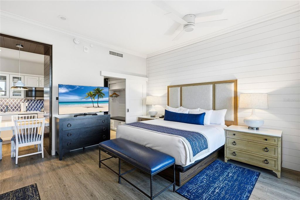 Image 16 of property listing at 225 SANDS POINT ROAD 7101, Longboat Key, FL 34228