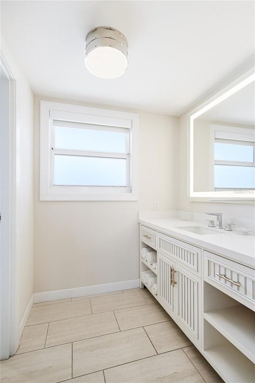 Image 18 of property listing at 225 SANDS POINT ROAD 7101, Longboat Key, FL 34228