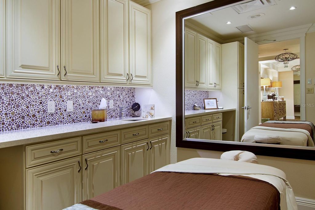 Image 32 of property listing at 225 SANDS POINT ROAD 7101, Longboat Key, FL 34228