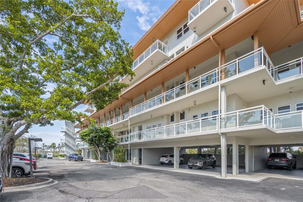 Image 44 of property listing at 225 SANDS POINT ROAD 7101, Longboat Key, FL 34228