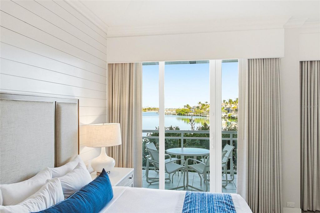 Image 6 of property listing at 225 SANDS POINT ROAD 7101, Longboat Key, FL 34228