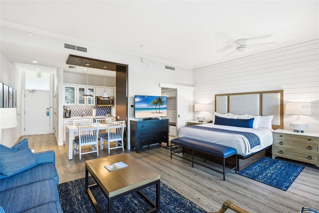 Image 9 of property listing at 225 SANDS POINT ROAD 7101, Longboat Key, FL 34228