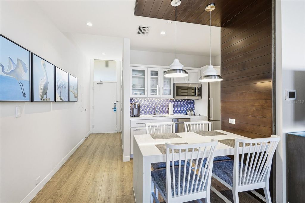 Image 10 of property listing at 225 SANDS POINT ROAD 7101, Longboat Key, FL 34228