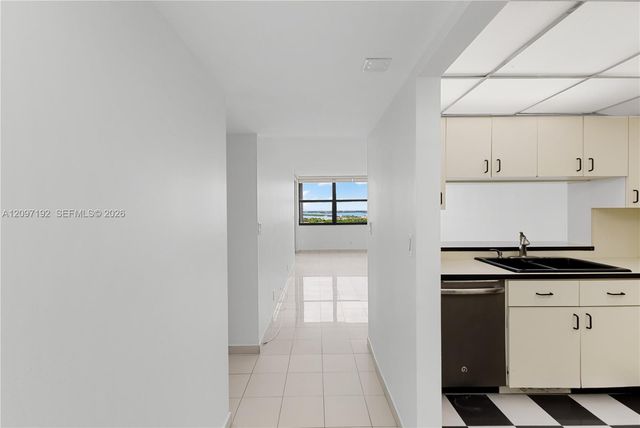 2555 Collins Avenue 2406, Miami Beach, FL 33140
