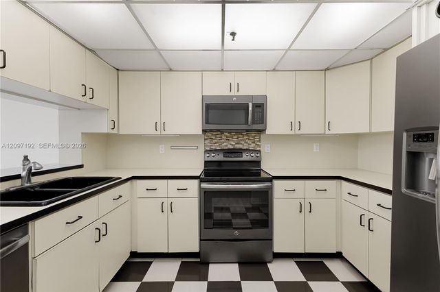 2555 Collins Avenue 2406, Miami Beach, FL 33140