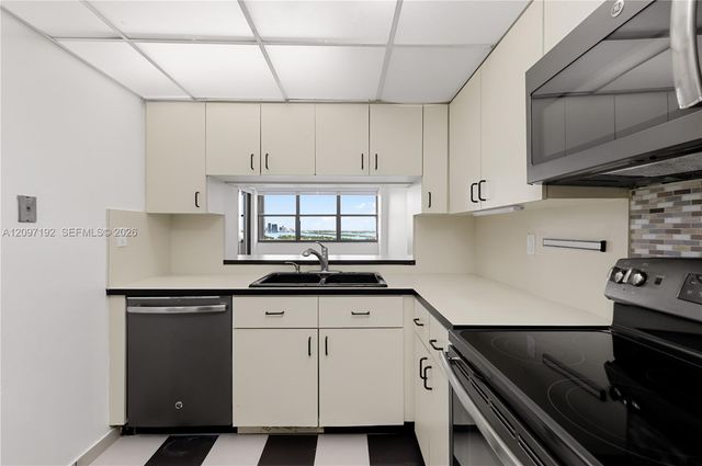 2555 Collins Avenue 2406, Miami Beach, FL 33140