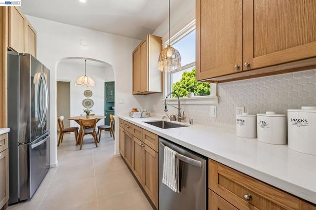 467 Santa Clara Ave, Alameda, CA 94501