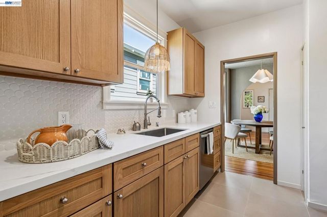 467 Santa Clara Ave, Alameda, CA 94501
