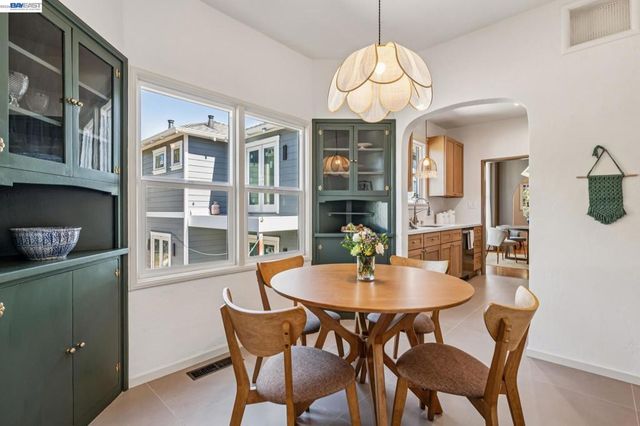 467 Santa Clara Ave, Alameda, CA 94501