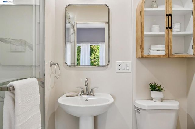 467 Santa Clara Ave, Alameda, CA 94501