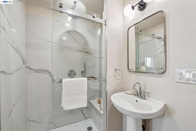 467 Santa Clara Ave, Alameda, CA 94501