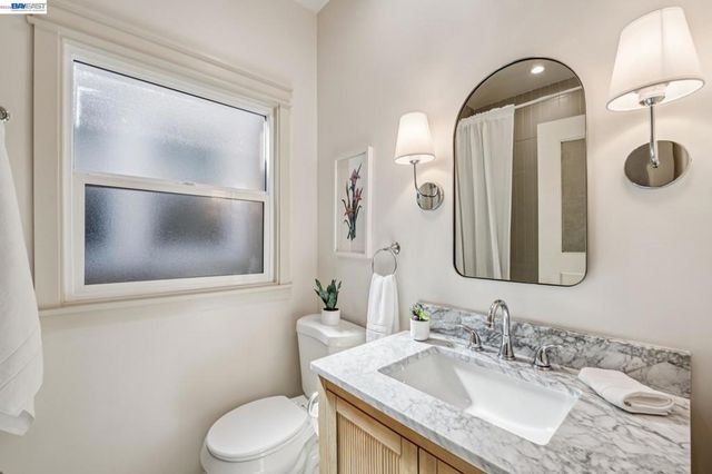 467 Santa Clara Ave, Alameda, CA 94501