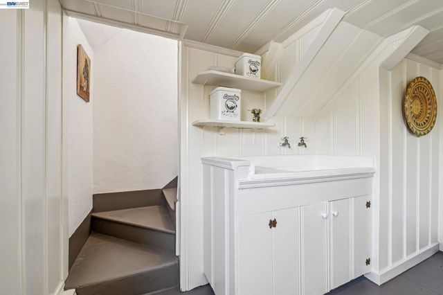467 Santa Clara Ave, Alameda, CA 94501