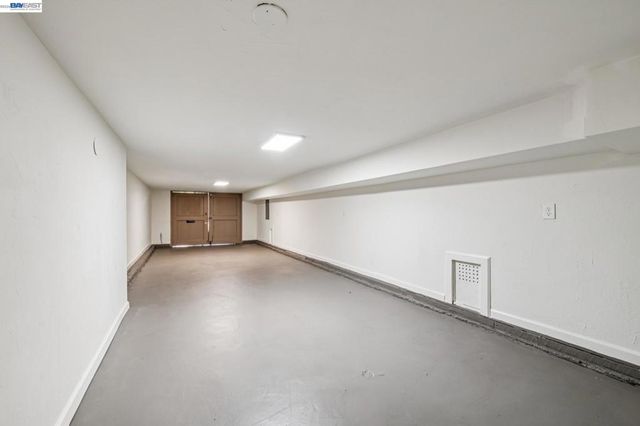 467 Santa Clara Ave, Alameda, CA 94501