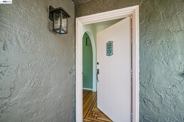 467 Santa Clara Ave, Alameda, CA 94501