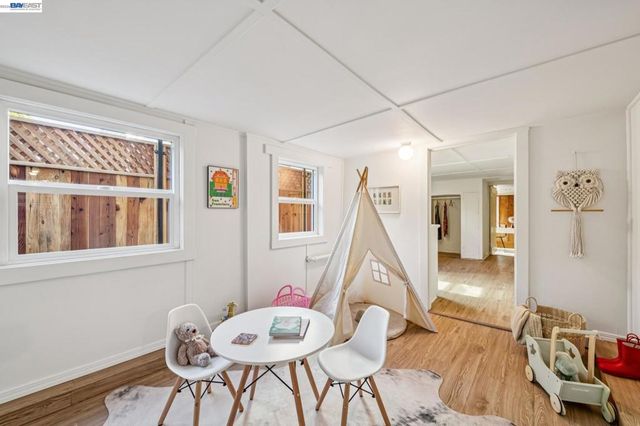 467 Santa Clara Ave, Alameda, CA 94501