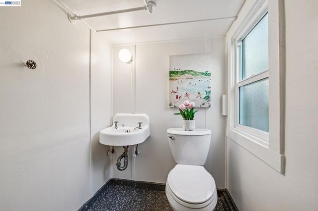 467 Santa Clara Ave, Alameda, CA 94501