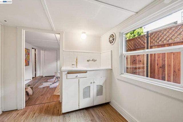 467 Santa Clara Ave, Alameda, CA 94501