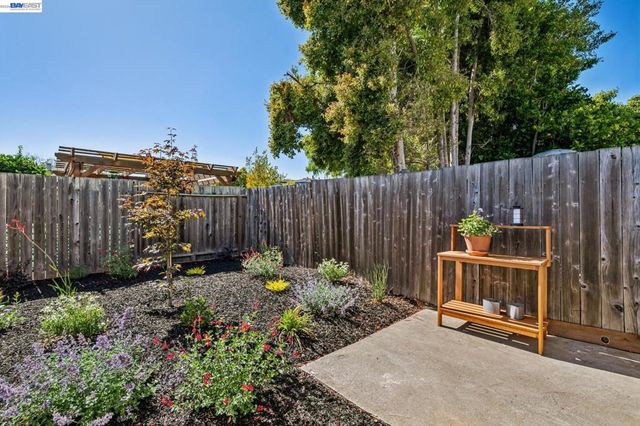467 Santa Clara Ave, Alameda, CA 94501