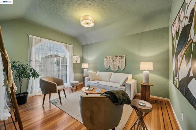 467 Santa Clara Ave, Alameda, CA 94501