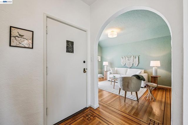 467 Santa Clara Ave, Alameda, CA 94501