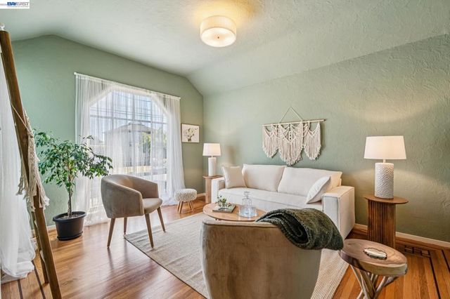 467 Santa Clara Ave, Alameda, CA 94501