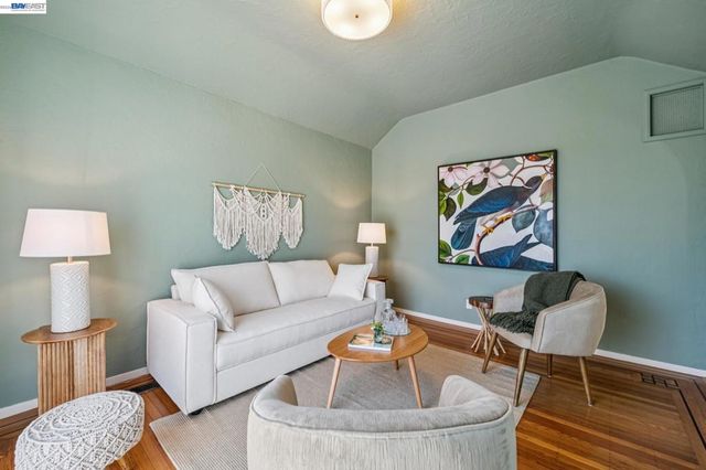 467 Santa Clara Ave, Alameda, CA 94501