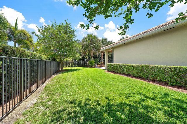 102 Crab Cay Way, Jupiter, FL 33458
