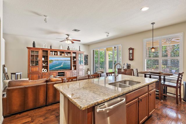 102 Crab Cay Way, Jupiter, FL 33458