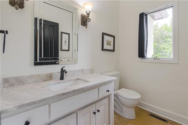 9129 Redbud Lane, Lenexa, KS 66220