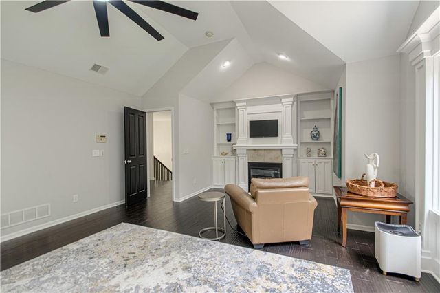 9129 Redbud Lane, Lenexa, KS 66220