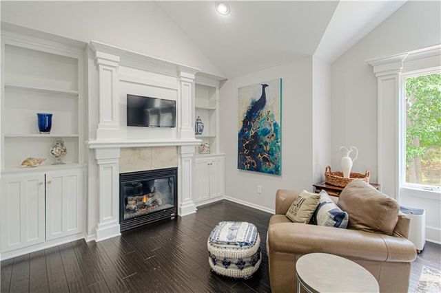 9129 Redbud Lane, Lenexa, KS 66220