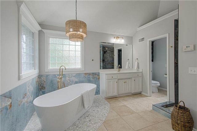 9129 Redbud Lane, Lenexa, KS 66220