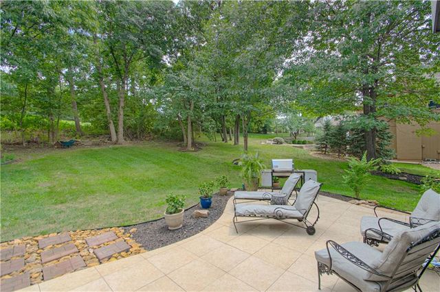 9129 Redbud Lane, Lenexa, KS 66220