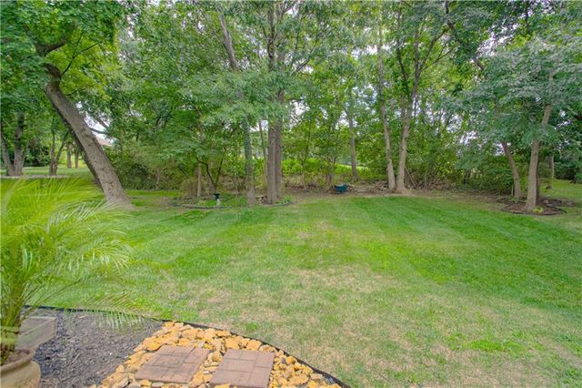 9129 Redbud Lane, Lenexa, KS 66220