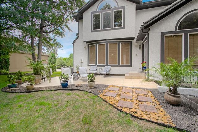 9129 Redbud Lane, Lenexa, KS 66220