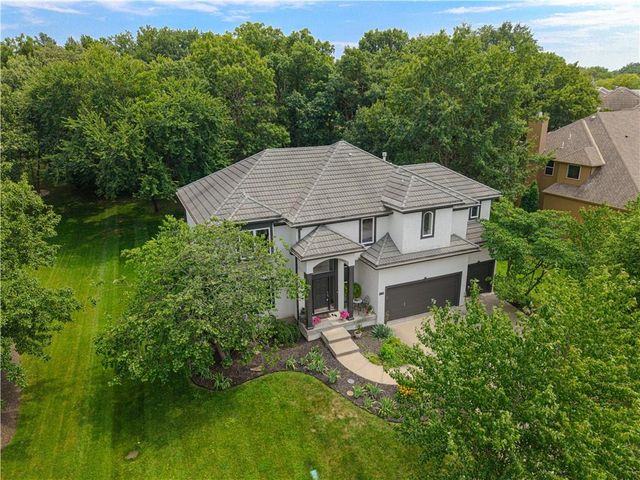 9129 Redbud Lane, Lenexa, KS 66220