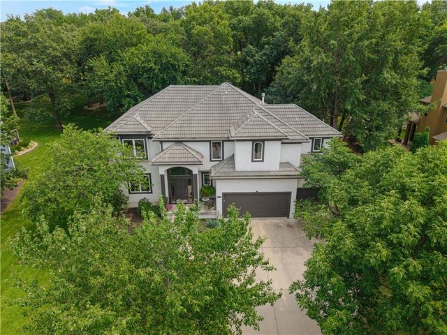 9129 Redbud Lane, Lenexa, KS 66220